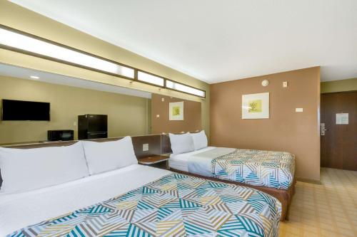 2 queen beds