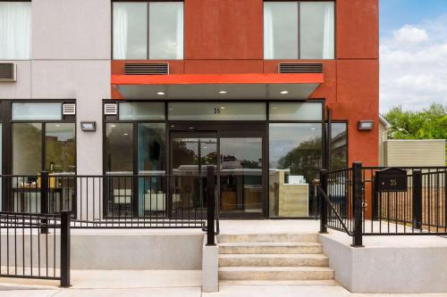 Days Inn by Wyndham Staten Island in Staten Island, USA