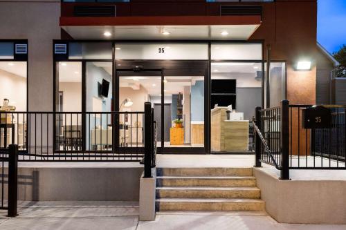 Days Inn by Wyndham Staten Island - image 10
