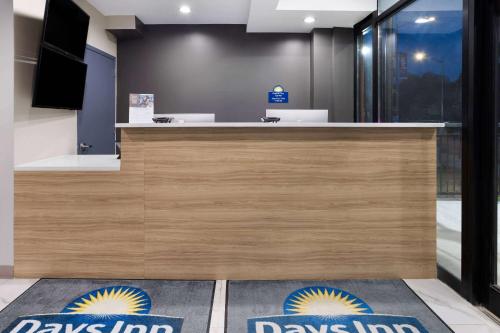 Days Inn by Wyndham Staten Island - image 2