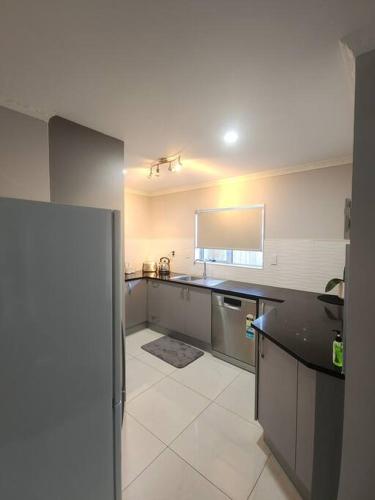 Konyha, Airport & city at your doorstep! The Central Charm in Mount Roskill