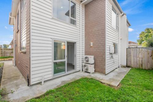 Airport & city at your doorstep! The Central Charm in Mount Roskill