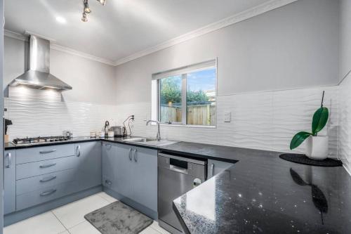 Airport & city at your doorstep! The Central Charm in Mount Roskill