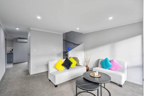 Airport & city at your doorstep! The Central Charm