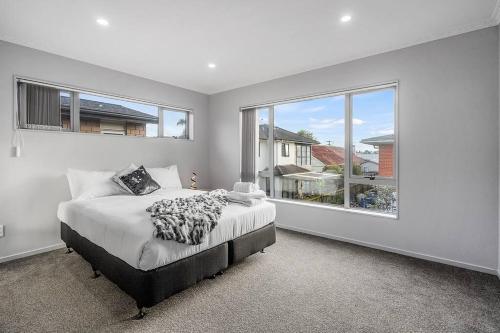 Airport & city at your doorstep! The Central Charm in Mount Roskill