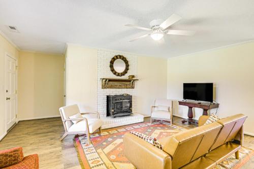 Campobello Rural Retreat Large Yard with Views! in Campobello, USA