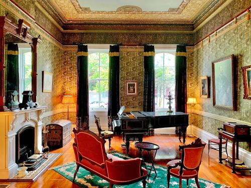 French Quarter Lanaux Mansion Bed and Breakfast - Tap to explore photos