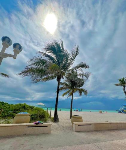 Modern 2-bedroom Retreat Near Beach & Airport in Fort Lauderdale, USA