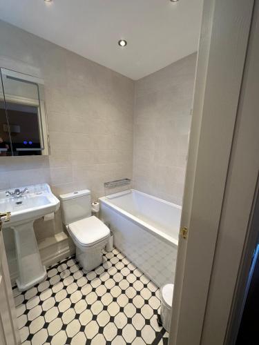 Chester Court Hotel - image 4