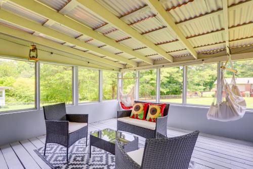 18 Mi to Dtwn Atlanta Pet-Friendly Home with Yard! in Fayetteville (GA)