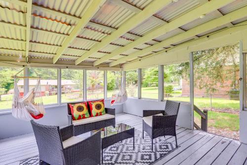 18 Mi to Dtwn Atlanta Pet-Friendly Home with Yard! in Fayetteville (GA)