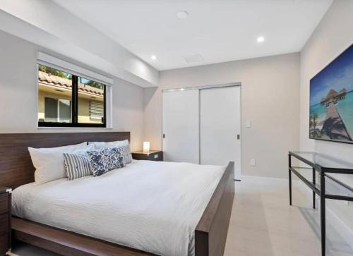 HOLLIWOOD VILLA with Pool in Hollywood, USA