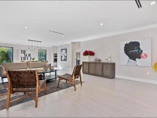 HOLLIWOOD VILLA with Pool in Hollywood, USA