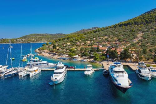 Viesnīcas āriene, Rooms by the sea Cove Golubovac, Kornati - 23062 in Žut
