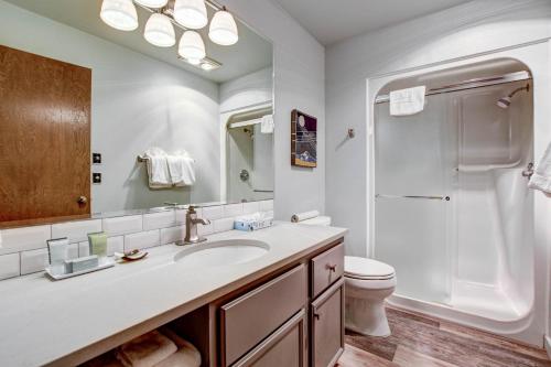 Ocean View 2 bedroom condominium - 1.5 miles south of The Waves
