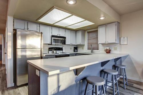 Ocean View 2 room/loft condominium - 1.5 miles south of The Waves