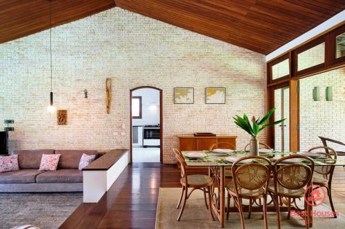 BH36. Casa na Domingas Dias Pertinho da Praia in ปรายา โด ลาซาโร