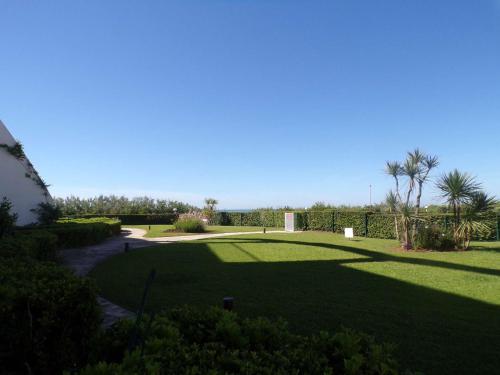 Studio Cabine en Bord de Plage avec Piscine, Jardin et Parking Privé - FR-1-328-231