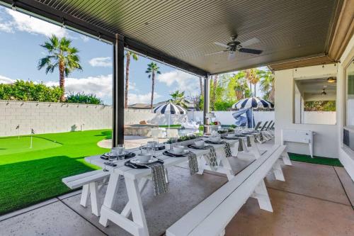 Beautiful pool with slide, golf, Pickleball, gameroom Ferrari Beautiful pool with slide, golf, Pickleball, gameroom Ferrari