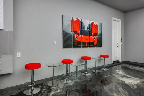 Beautiful pool with slide, golf, Pickleball, gameroom Ferrari Beautiful pool with slide, golf, Pickleball, gameroom Ferrari