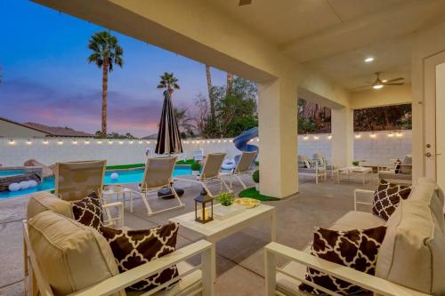 Beautiful pool with slide, golf, Pickleball, gameroom Ferrari Beautiful pool with slide, golf, Pickleball, gameroom Ferrari