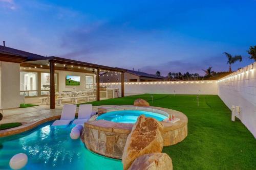 Beautiful pool with slide, golf, Pickleball, gameroom Ferrari Beautiful pool with slide, golf, Pickleball, gameroom Ferrari