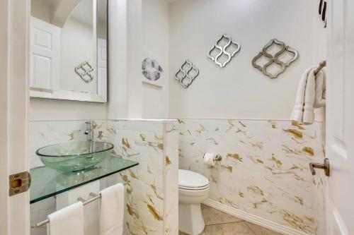 Beautiful pool with slide, golf, Pickleball, gameroom Ferrari Beautiful pool with slide, golf, Pickleball, gameroom Ferrari