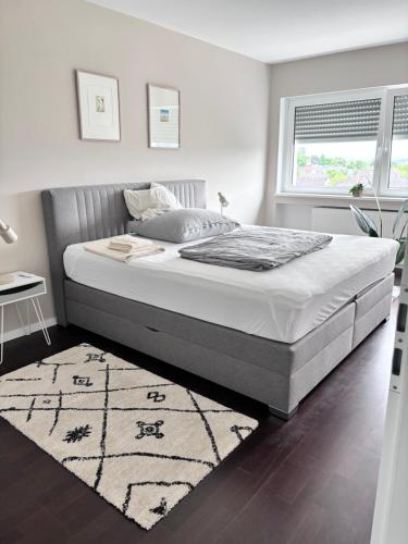 RAUM2GO - NO2 zentrales 2-Zimmer apartment DESIGN & BLICK in Wiesbaden