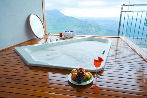 Suite, valley view, jacuzzi