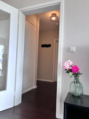 Bejárat, RAUM2GO - NO2 zentrales 2-Zimmer apartment DESIGN & BLICK in Wiesbaden