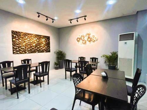 Restaurant, Arzo Hotel Grand Lodge in Ermita