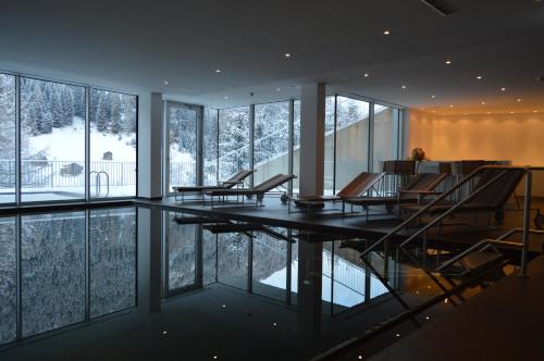 Svømmebasseng, Schooren des Alpes Luxury Penthouses & Apartments with SPA & Pools close Ischgl in Ulmich