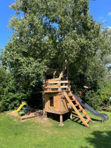 Ferienwohnung am Waldrand mit Sauna in 賓多夫