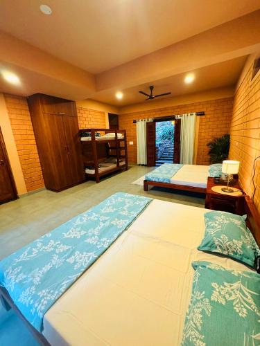 Family Suite with Balcony image 5