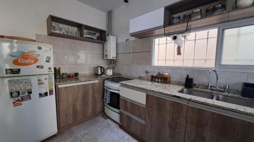 Kitchen, Hornera Canning - A metros de Metropolitano in Las Malvinas