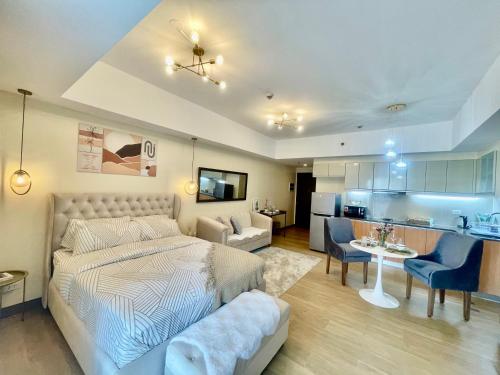 Cozy Place @ Venice Luxury Residences, Manila