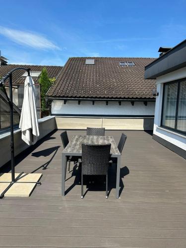 ระเบียง/ชานเรือน, Dream Apartments in โฮเอเนมส์