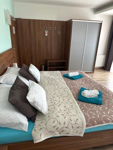 1 double bed