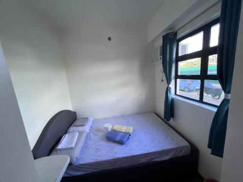 2BR Ground Level Entire Condo Central Aircon Sleeps 4 near Japán Alagút