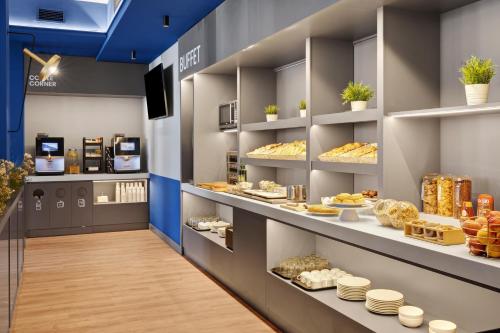 Food and beverages, B&B Hotel Girona in Girona