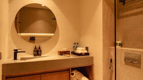 Deluxe Room Pool Access image 3