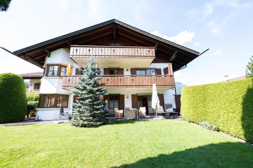 Apartment with Mountain View image 1