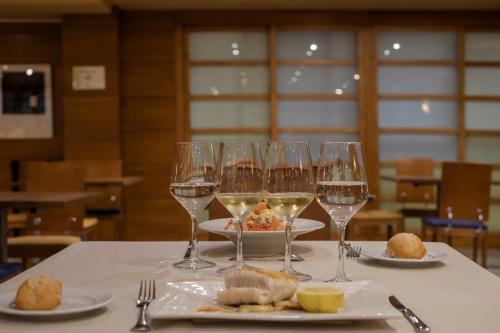 Hotel Sercotel Corona de Castilla - image 2