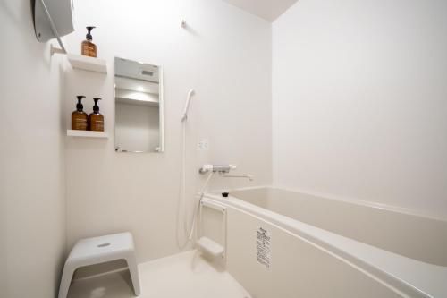 Standard Double Room image 6