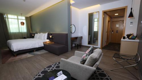 room detail thumbnail 1