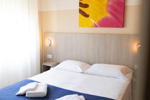 Double or Twin Room image 6