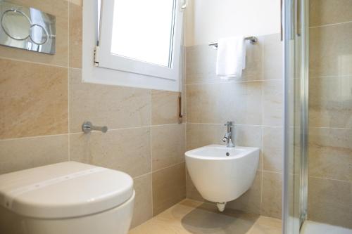Family Room image 8