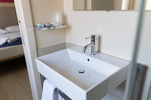 Double or Twin Room image 4
