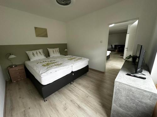 4 twin beds