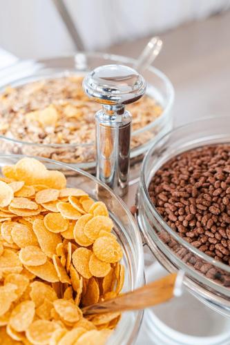 Rouge Hotel International - image 6